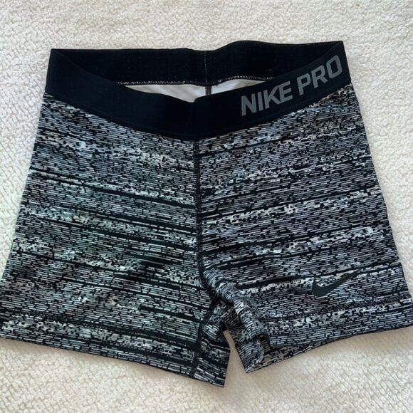 Nike Pros - Picture 1 of 2